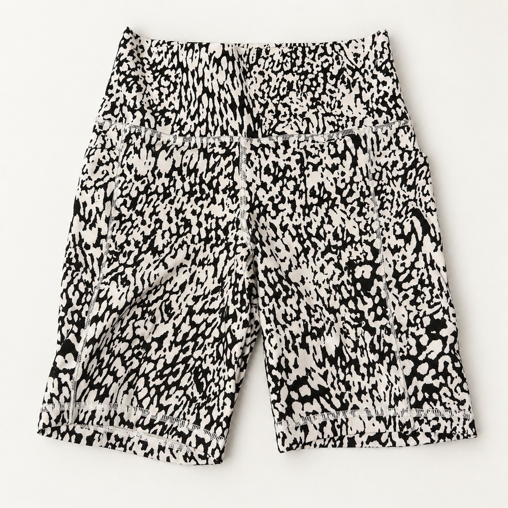 Athleta Salutation Stash Pocket II 7" Biker Shorts Womens Small Black White